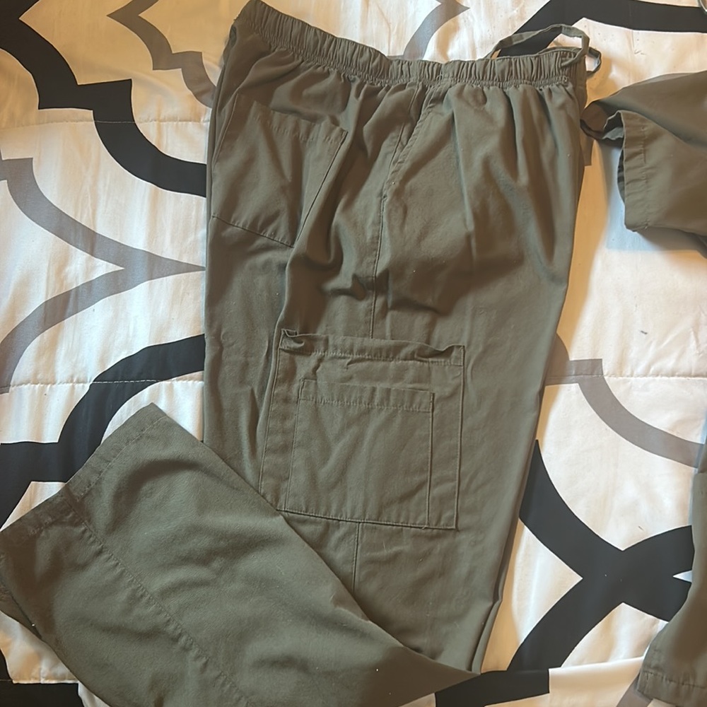 Scrub set - Picture 3 of 5